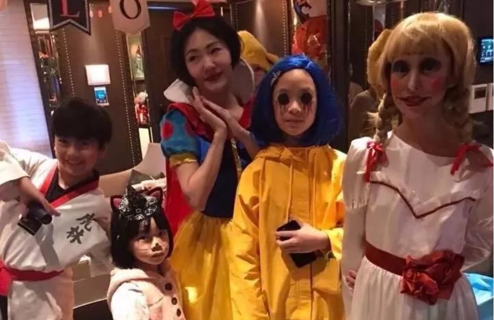 昆凌万圣节秀恩爱视频,昆凌万圣节合体