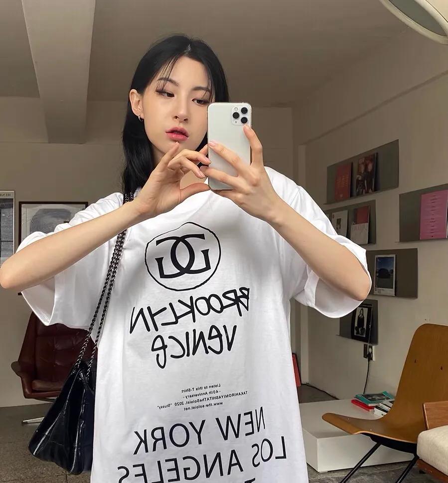 让你利用穿搭看起来瘦十斤的干货，居然就是贴胸贴？