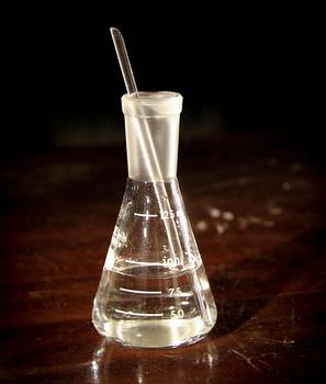 发明大王爱迪生的经历,爱迪生发明电灯的故事300到350字