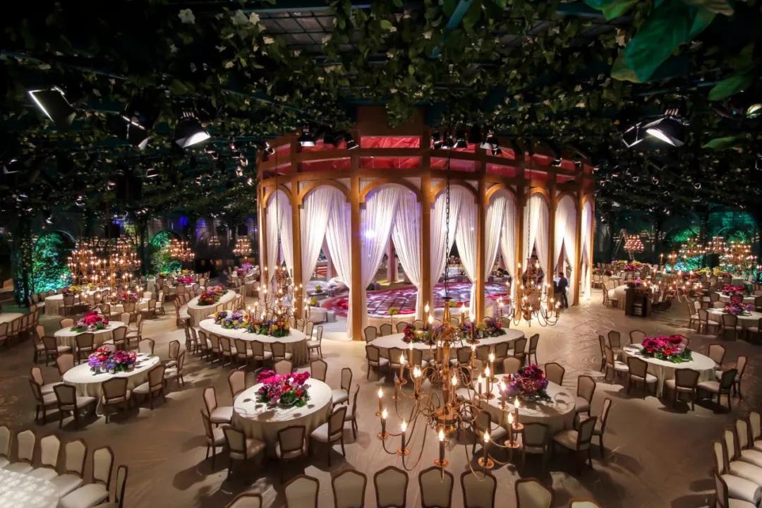 这才是婚礼真正应该有的样子,前院办婚礼后院摆酒席