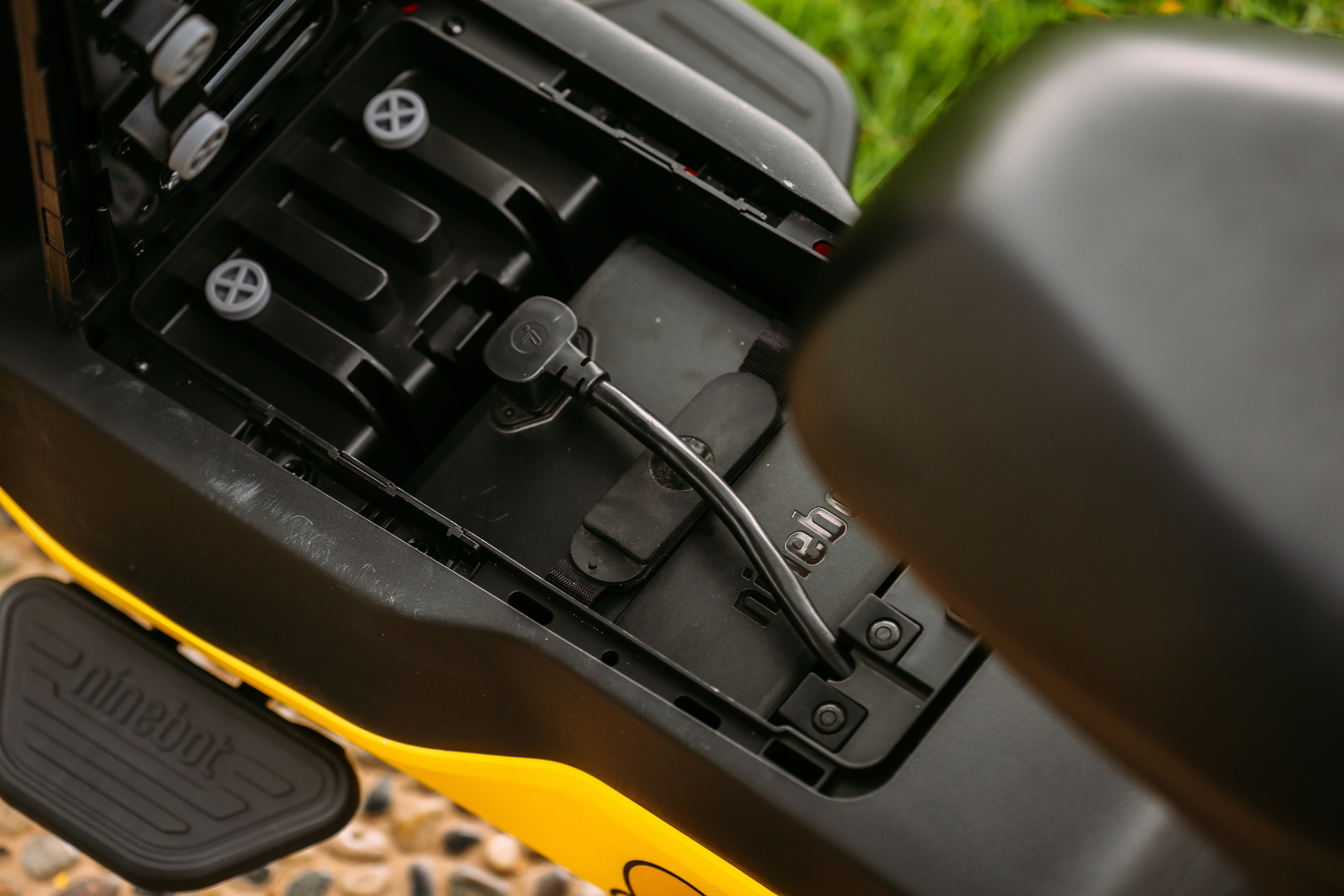 九号电动车新linefriends联名款,九号电动车a40缺点