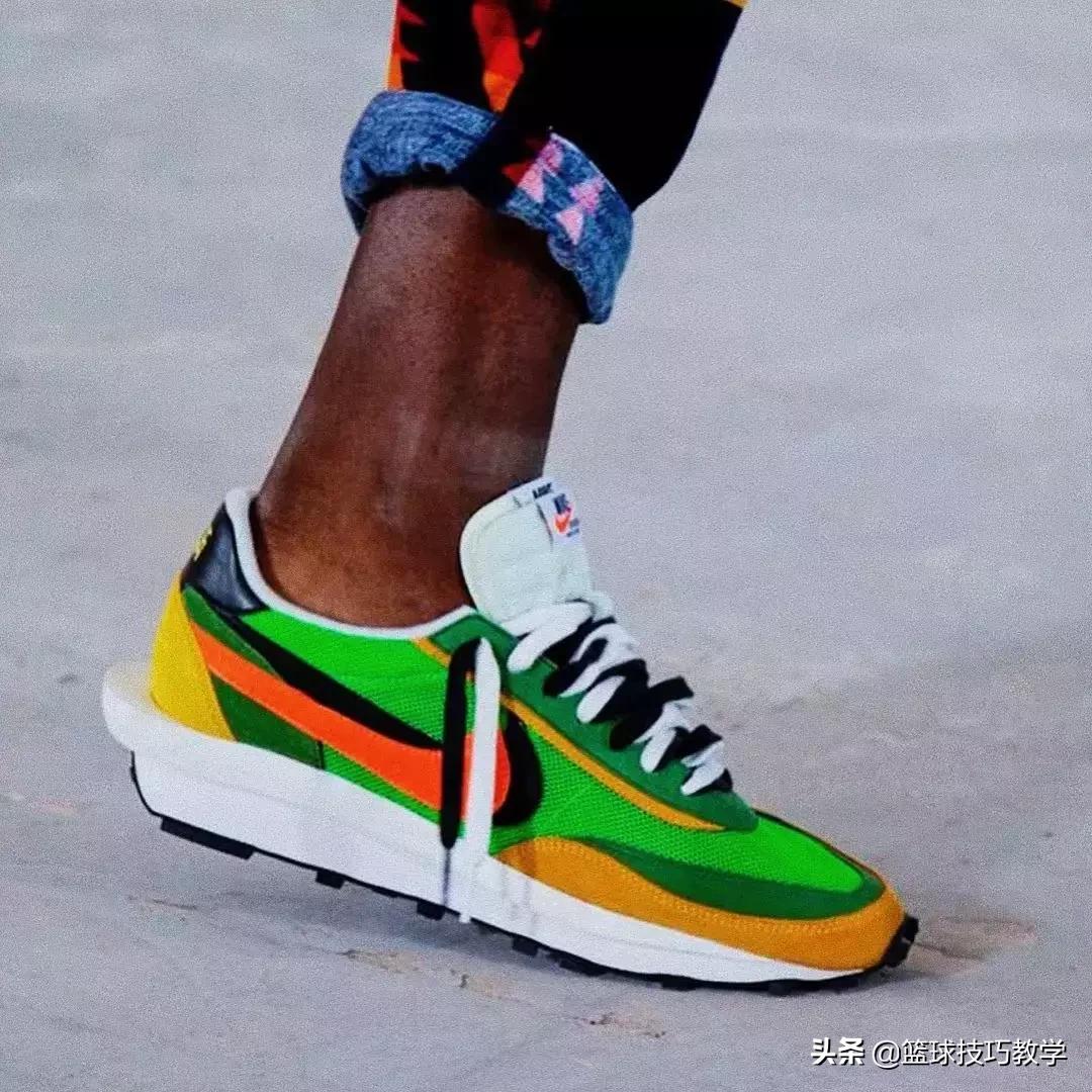 耐克和日本一个牌子联名的鞋子,一双鞋四个品牌