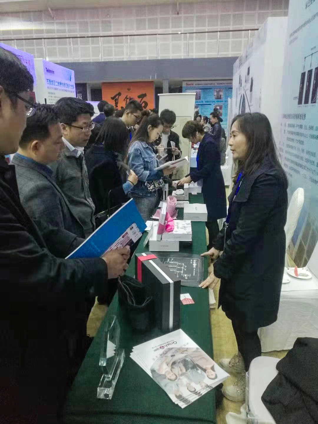 推广石墨烯电热取暖前沿产品,宝希北京科技有限公司