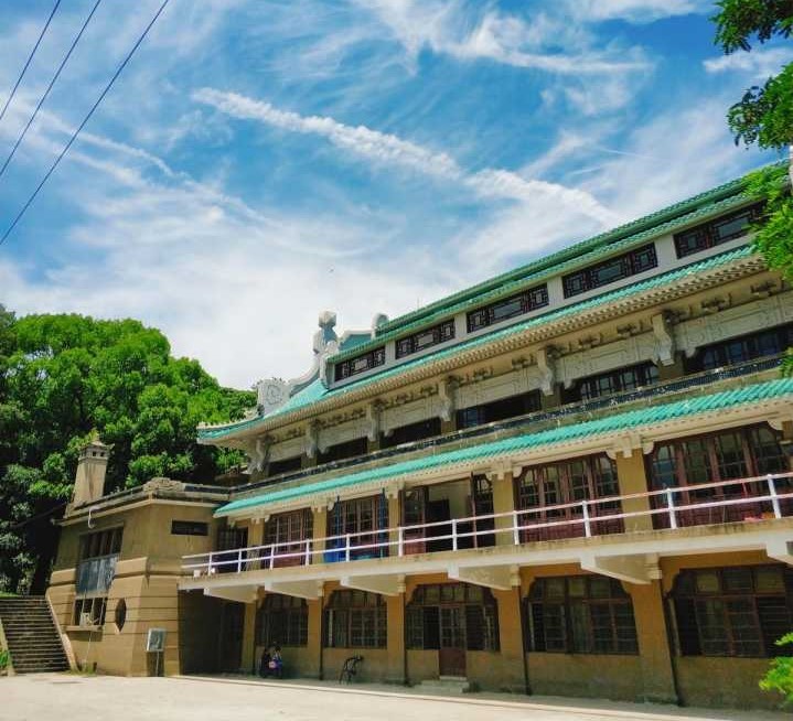 武汉开学震撼画面,夏季的武汉大学风景