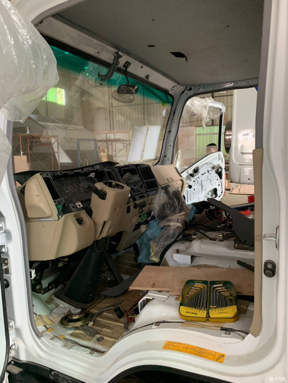 2.0t发动机搭载爱信8at变速箱suv,3.0t柴油v6发动机8at变速箱的车