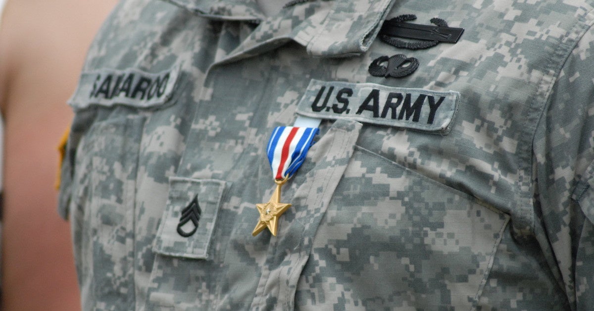 美军大兵在家中发现妻子出轨,美国大兵服役发现妻子出轨