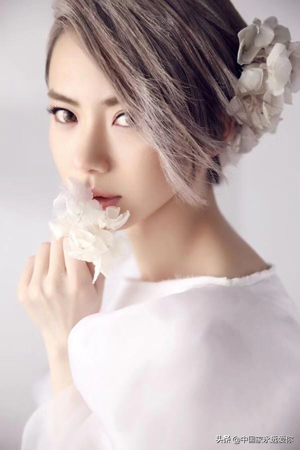 戚薇拥抱内心的温柔,戚薇只要有爱每个季节都是甜甜的