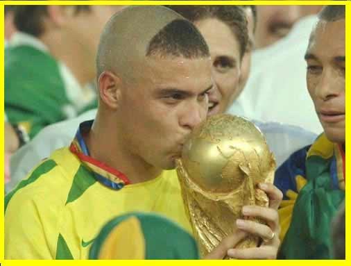 罗纳尔多金嗓子原版广告,阿福头致敬罗纳尔多