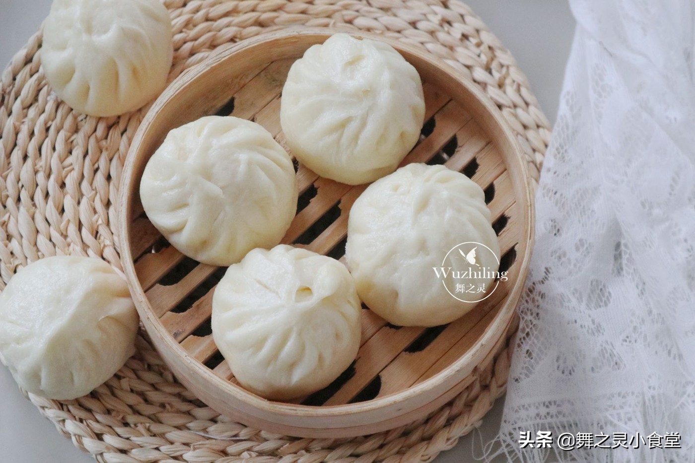 有纯纯的奶香和蛋香的奶黄包,奶黄包真的超好吃