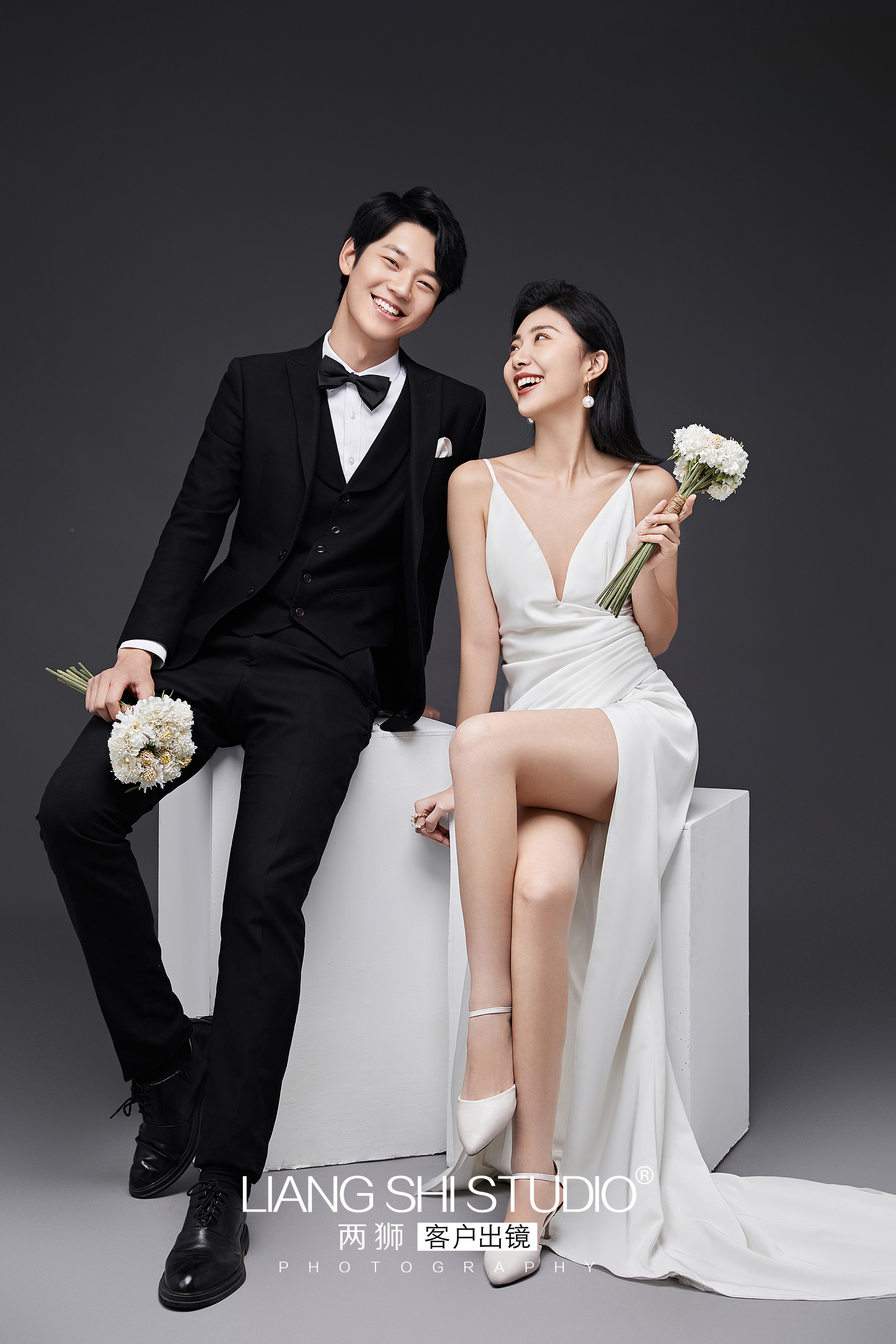 一家四口拍婚纱照风格今年最流行,结婚要拍的四种婚纱照风格