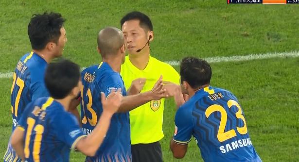 中超裁决再现双重标准，重庆当代犯规被无视，永昌生气，恒大恼火