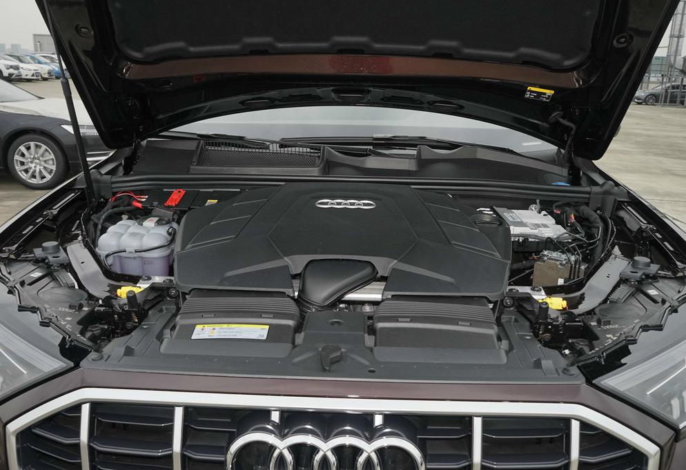 奥迪q7三联屏,奥迪q7中控改三联屏