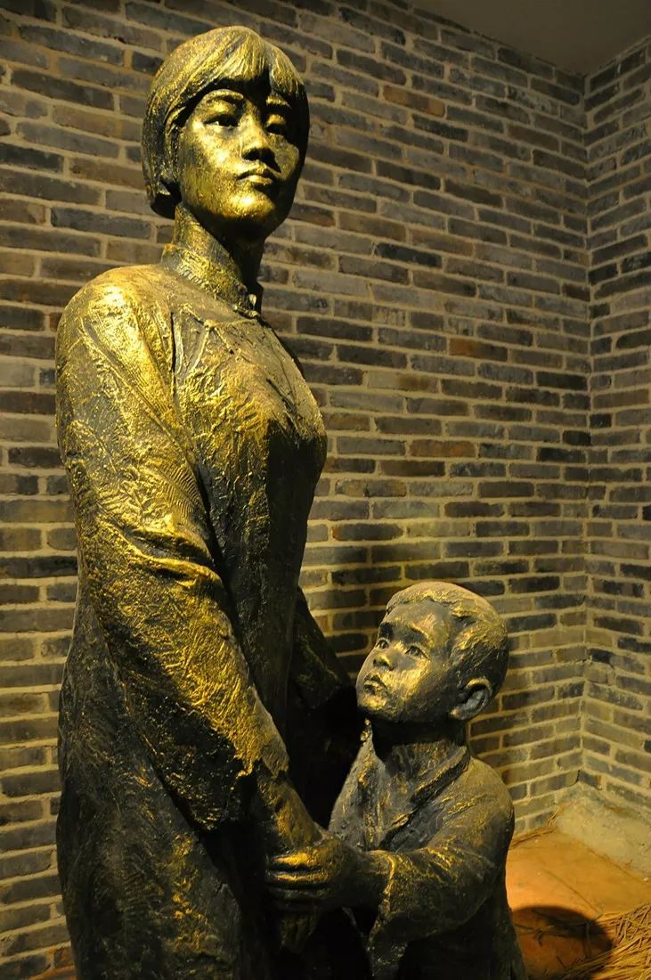 杨开慧死后15年，毛岸英说出她的遗言，毛*东泽**没听完就已泪流满面