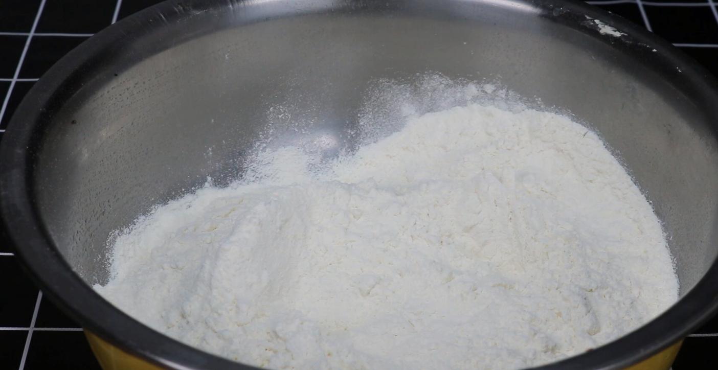 只有面粉和酵母的家庭版油条做法,懒人100种早餐小油条的做法