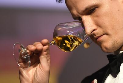 每个人患癌风险高达36%，识别12个癌症早期信号能救命