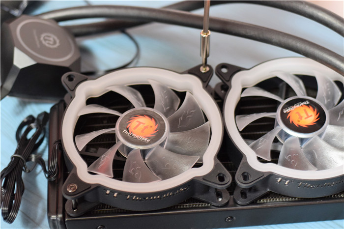 tt冰龙240水冷是12v的还是5v的,一体水冷怎么选择