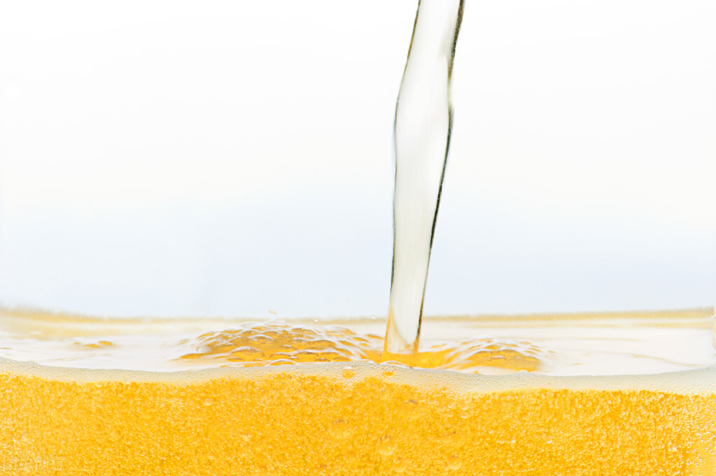 尿黄肝肾不好该吃点什么,尿黄是不是肝不好的症状之一