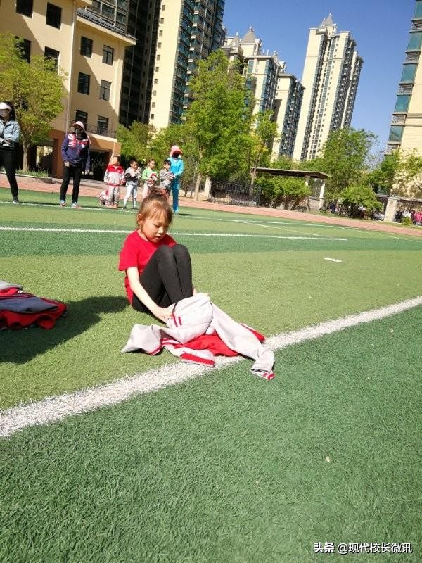 走向操场，“趣”跑步，“趣”踢球——尖草坪区恒大名都小学