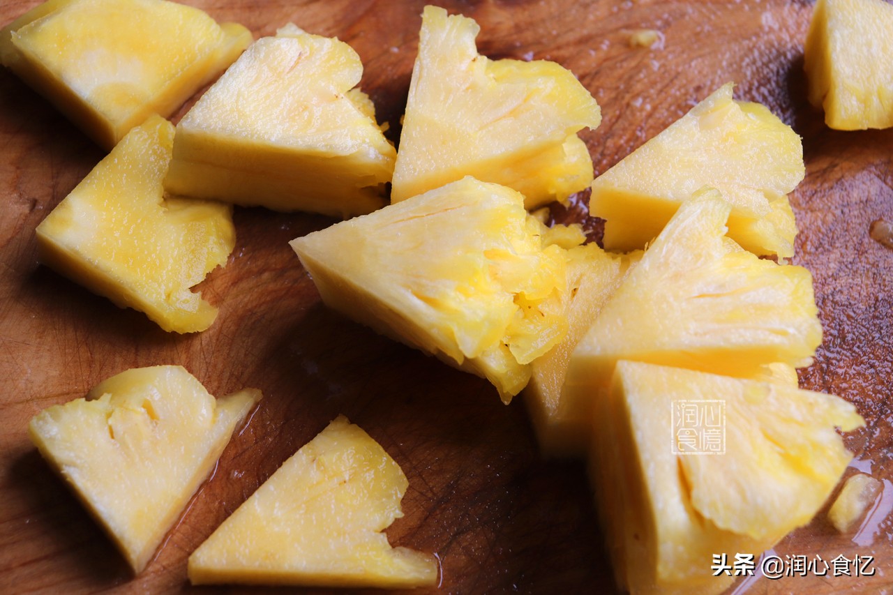 菠萝需要用盐水泡多久才可以吃呢,菠萝是用盐水泡多长时间才可以吃