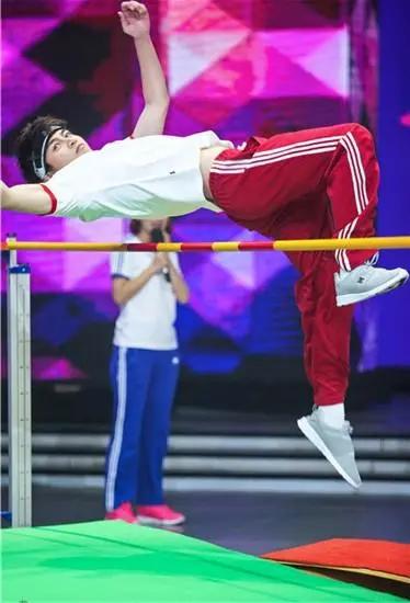 陈晓跳高1米7,跳高运动员张国伟是世界冠军吗