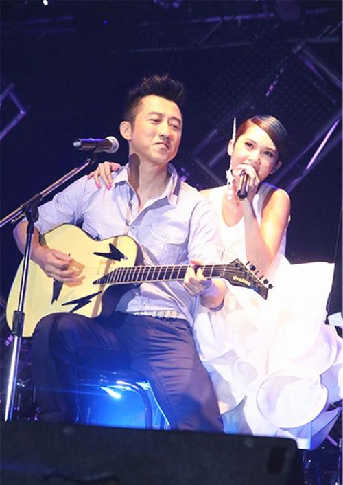 伊能静儿子穿女装做美甲,伊能静儿子美甲视频