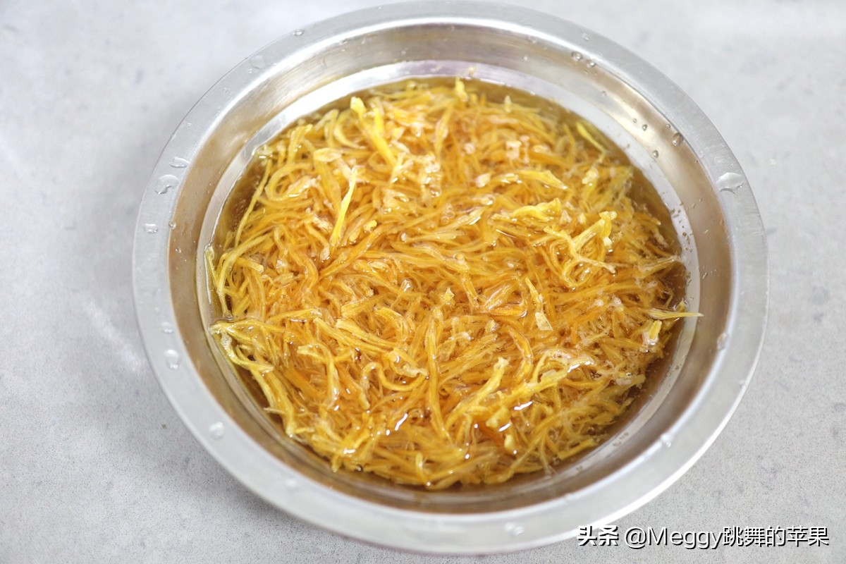 1碗肉馅1个蛋，顺手蒸个鸟巢太阳蛋，香嫩多汁，老公说有老家味儿