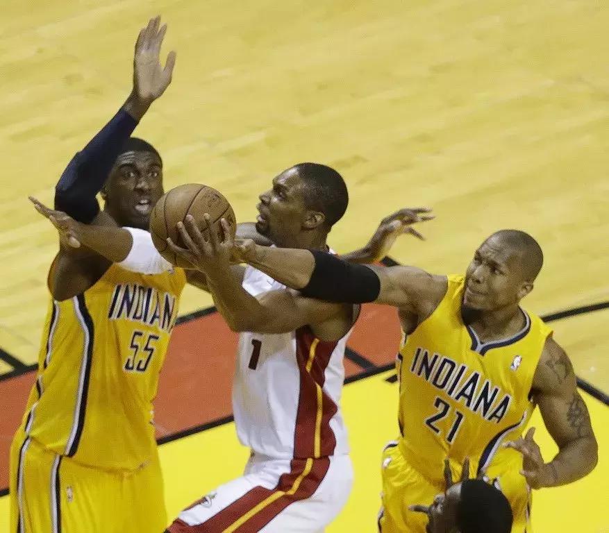 热火老詹防守集锦,热火三巨头总决赛视频回忆