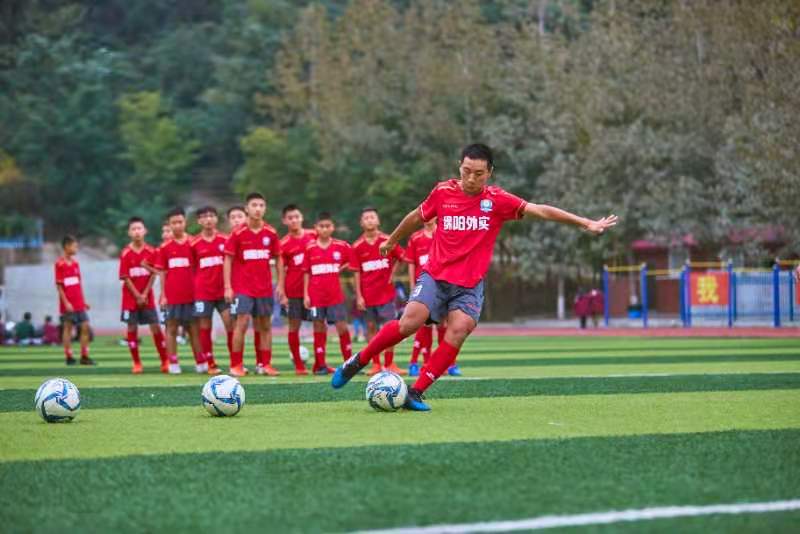 外国语里盛“国风”，这个“实验”既“好嗨”又雷人