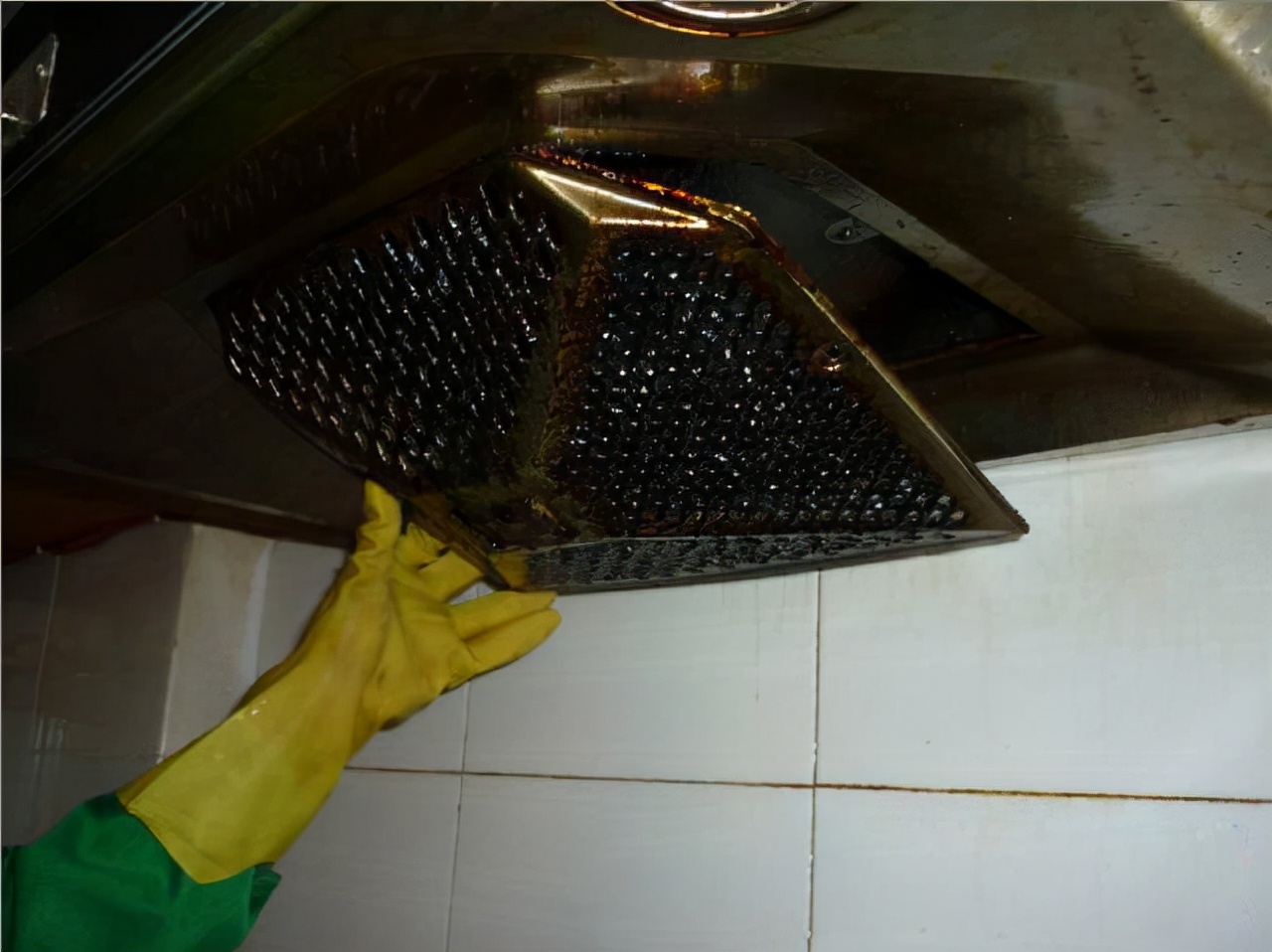 油烟机太难清理教你一招再也不愁,油烟机如何去油污小窍门