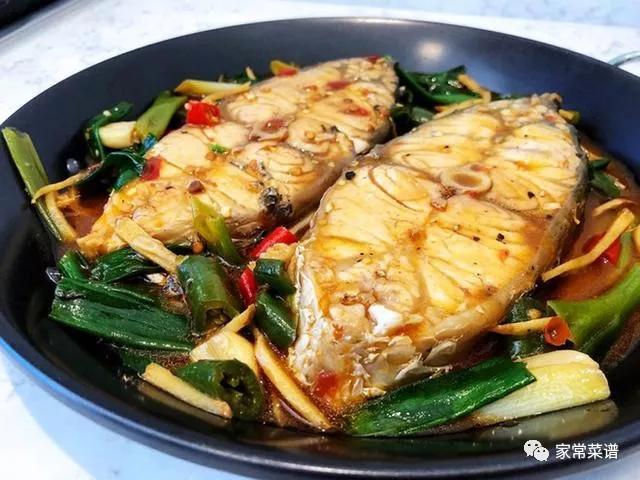 炖鱼的家常做法放什么菜好吃,家常菜100道开胃下饭炖鱼