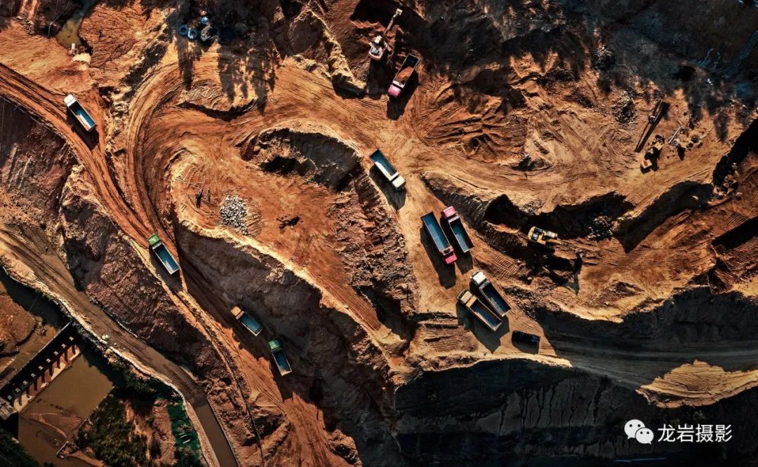 @龙岩人，让我们跟随无人机，一起飞跃闽西