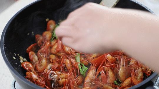 油爆虾的正确做法,油爆虾做法喜欢的朋友不要错过