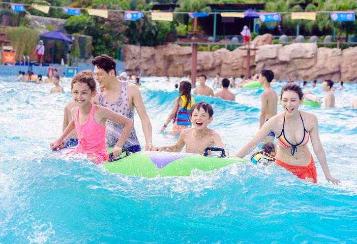广州长隆水上乐园巨洪峡第一视角,广州长隆适合小朋友玩的水上乐园