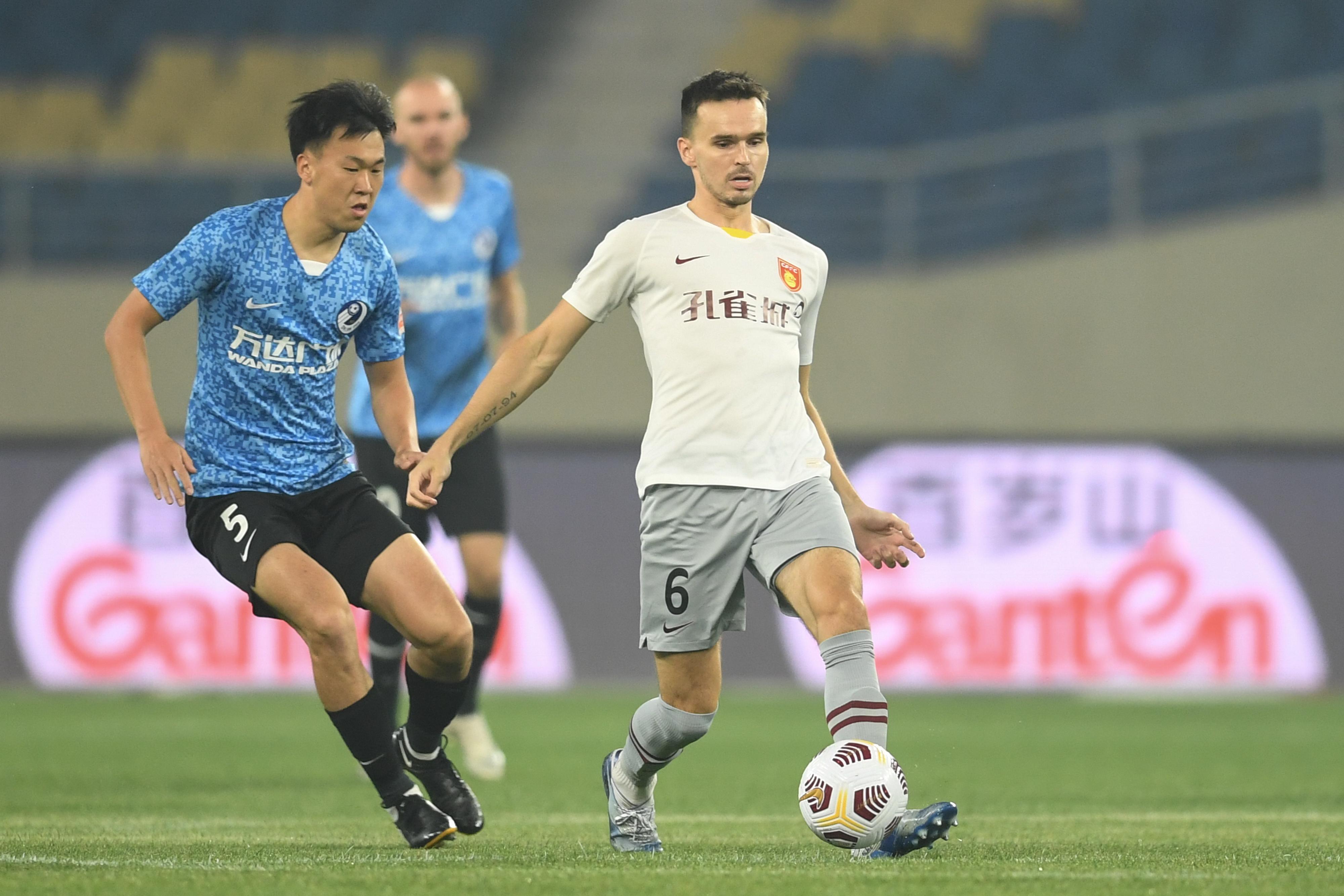 中超两连败！大连人一肚子委屈无处诉说他们被双标判罚杀死