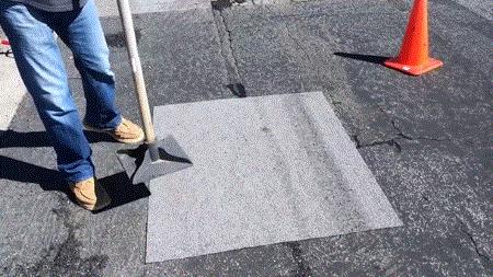 修马路不灌水泥，美国人直接用胶布，这是什么“智障”操作？