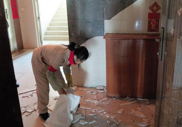 全瓷砖上墙几年脱落,家里上墙瓷砖脱落怎么解决