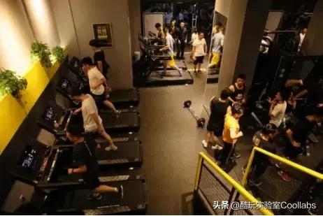 *拍偷**、性暗示、*养包**…健身房的1.5万亿生意究竟是什么？