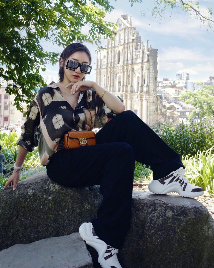 何雯娜年轻时照,何雯娜豪门生活照