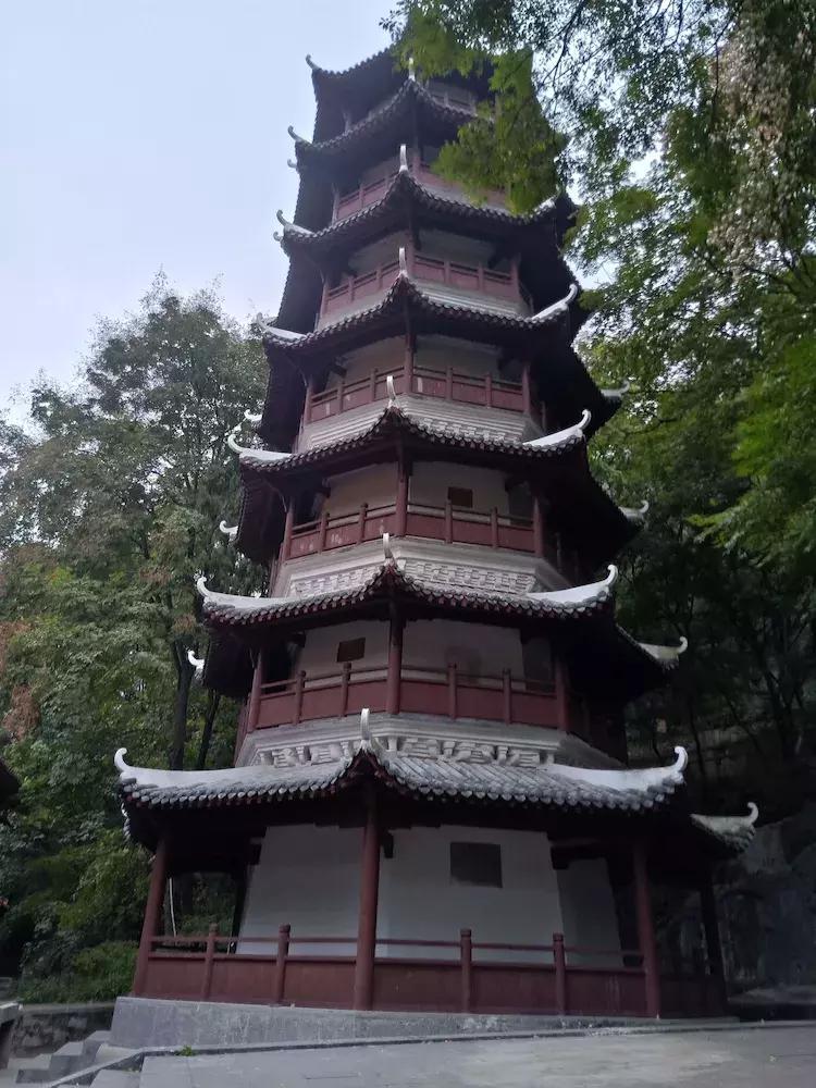 夜幕下的清泉寺,夜幕下的湛山寺