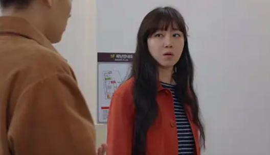 孔孝真《山茶花开时》穿搭盘点，背带裤叠穿好时髦