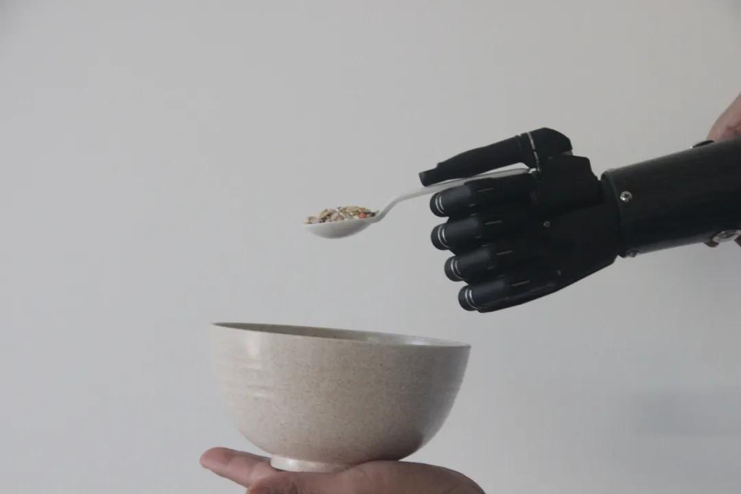 这只机械手太硬核！由失去手指的机械工程师独立打造