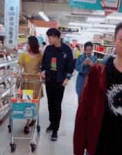 搞笑gif这才是真正的口若悬河,搞笑gif趣图这大概就是爱情吧