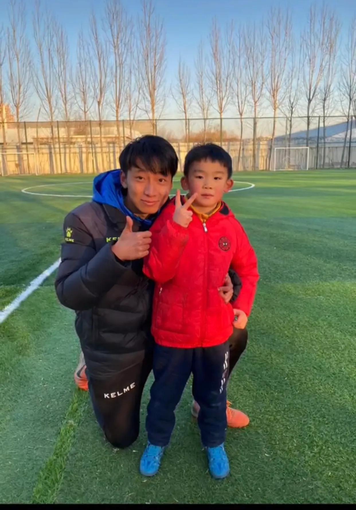 我和足球的故事绘画,我和足球的故事