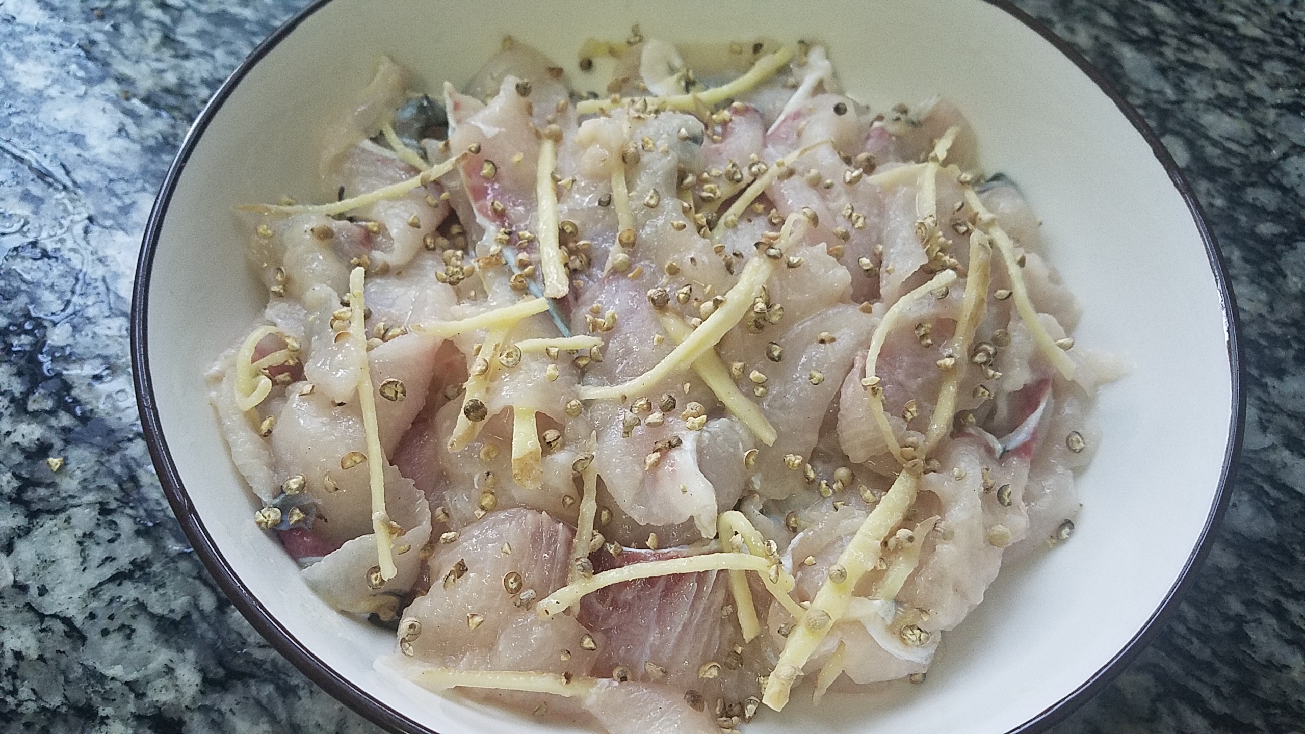 怎么炖草鱼好吃又简单家常做法,草鱼怎么炖好吃又简单家常做法