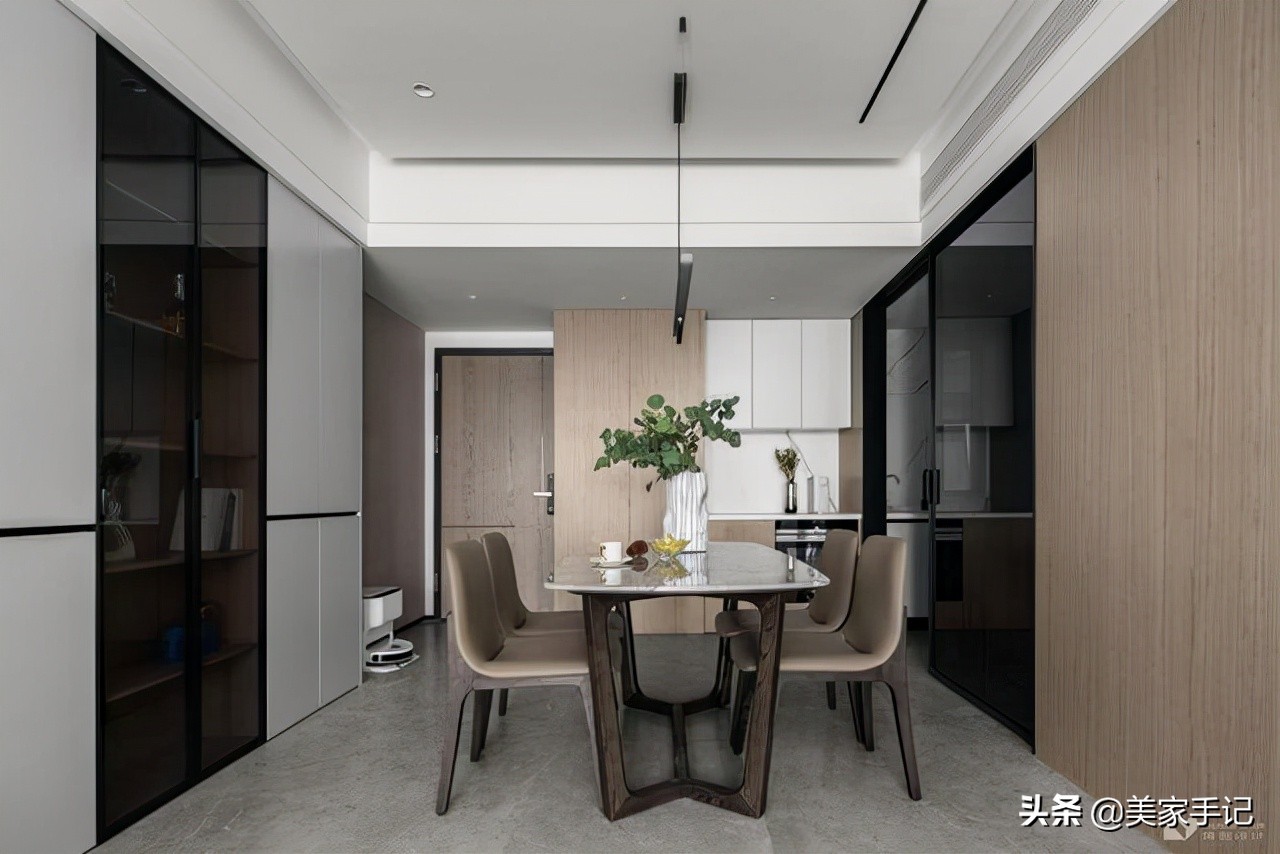 深圳夫妇123㎡的家，坚持电视柜打满柜子，效果不是一般的大气