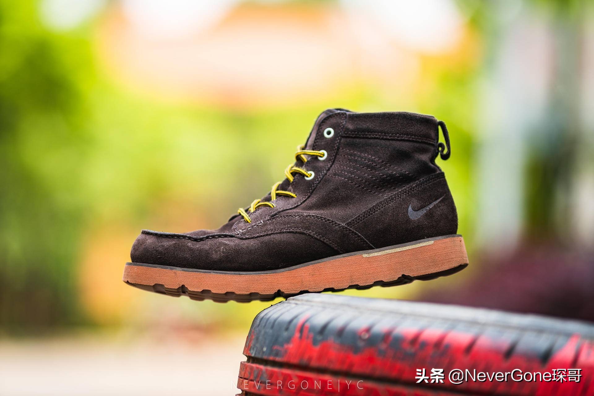 一双nike跑步鞋300,耐克复古经典低帮运动鞋