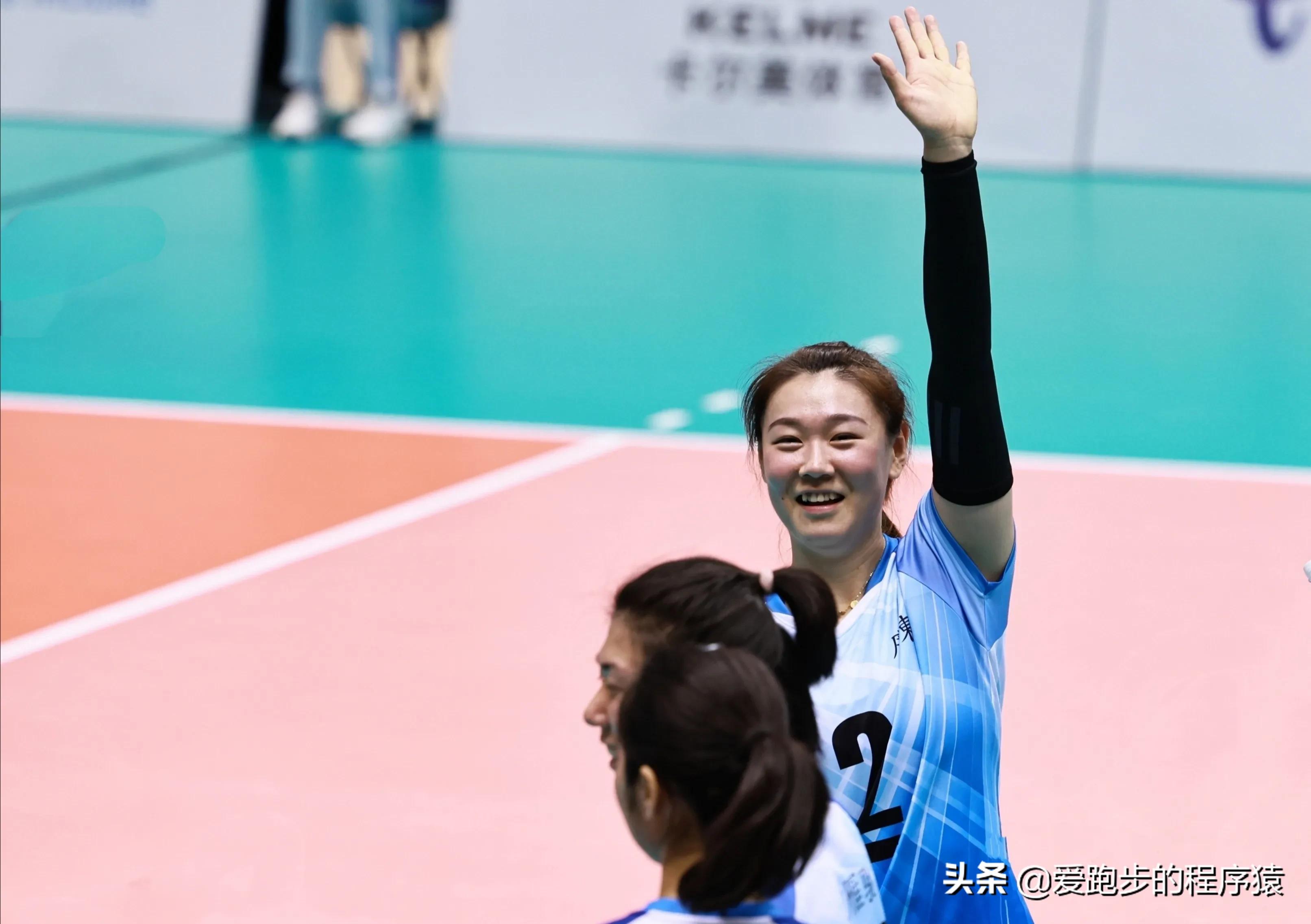 张常宁女排比赛服短裤,女排时装秀视频