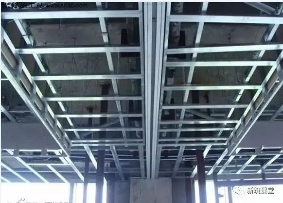 轻钢龙骨石膏板造型吊顶施工视频,石膏板天花吊顶施工全过程