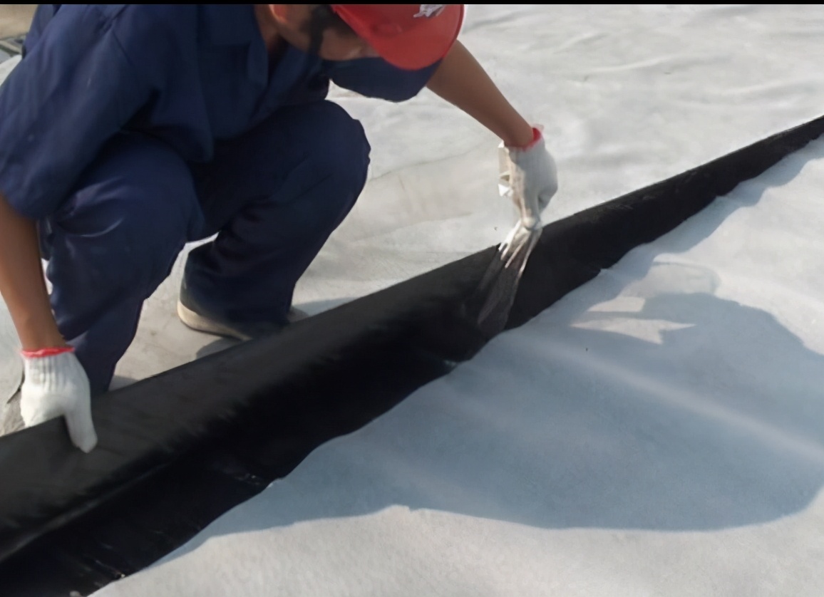 自粘防水卷材特点总结,常用防水卷材有哪些有何优缺点