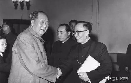 郭沫若受到外国浪漫主义的影响,郭沫若的浪漫主义和爱国主义